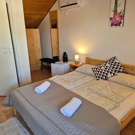 Abszolut Panzio Bed & Breakfast